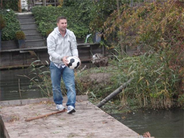 speler_zoek_bal_3.jpg