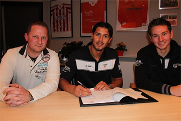 Ondertekening3VoetbalOnTour.JPG