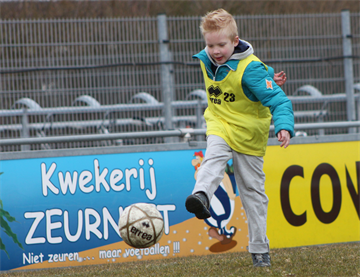 Niet zeuren maar voetballen.JPG